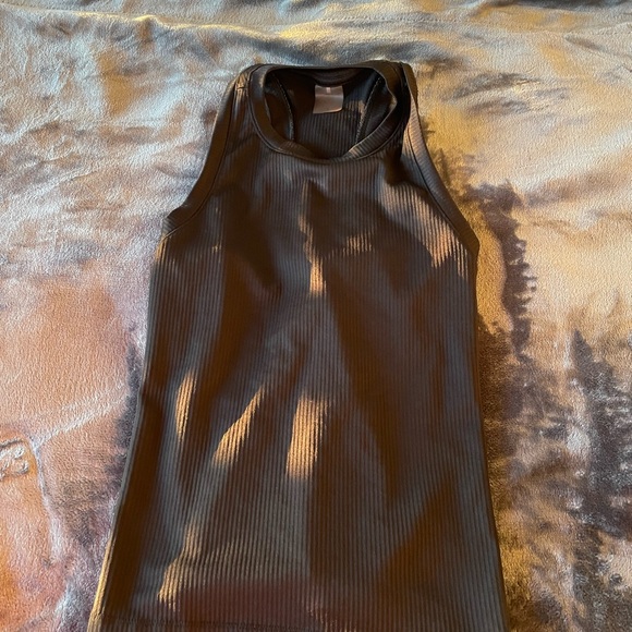 CALIA Tank - Picture 3 of 4